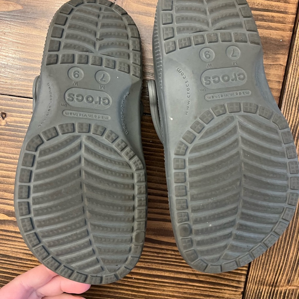 CROCS Classic Clog in Gray - Picture 4 of 5